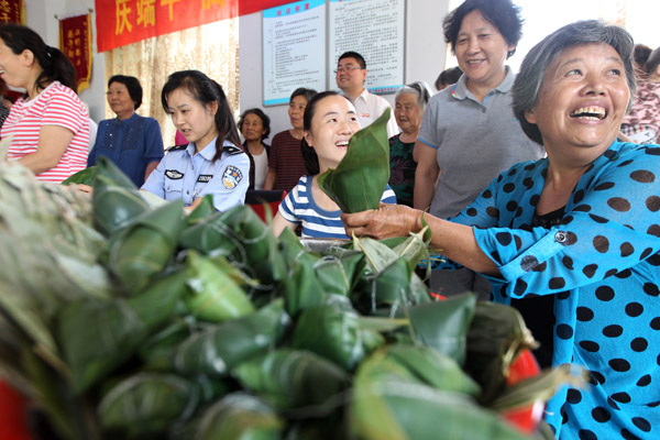 Various celebrations are going on as the Dragon Boat Festival nears. Dragon Boat Festival celebrations heat up